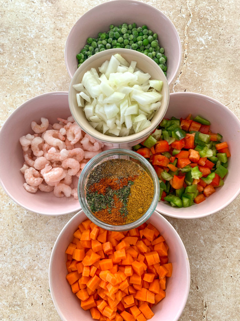chopped carrots, peppers, onions, peas and prawns 