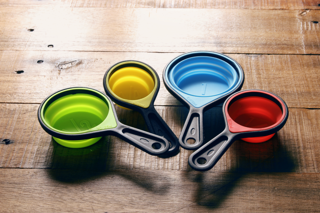 collapsable measuring cups